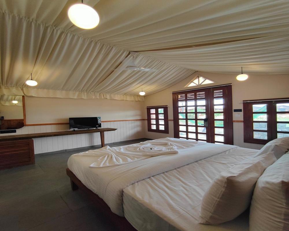 Nirvana Resort And Restaurant Garudeshwar Экстерьер фото