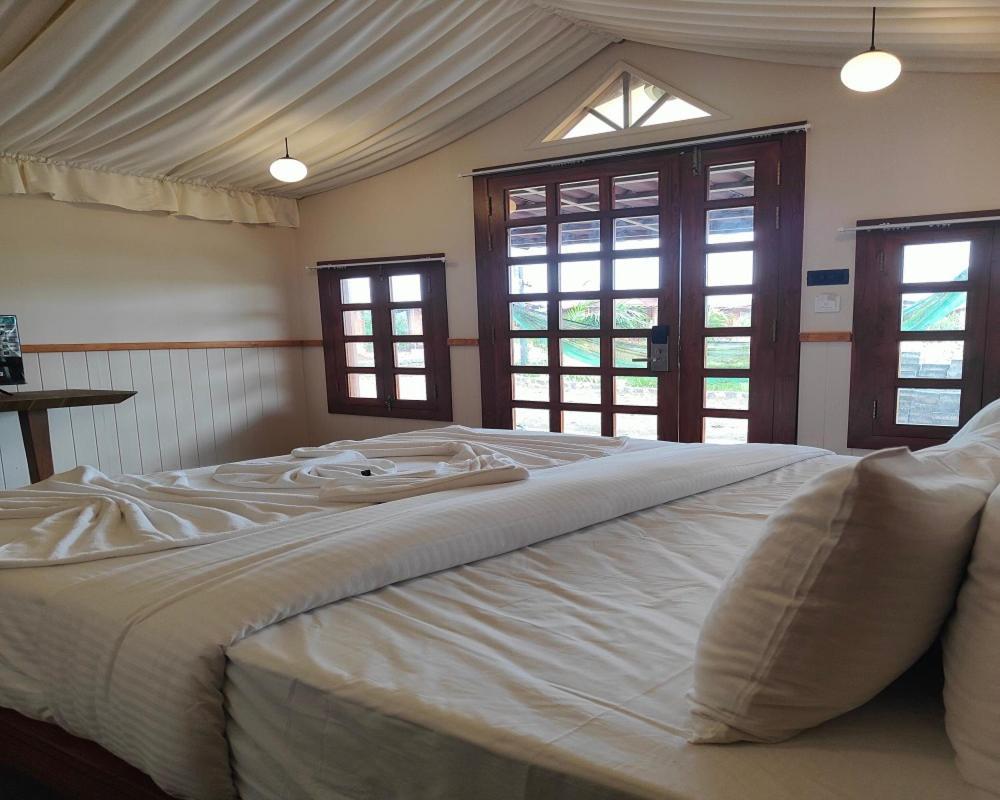 Nirvana Resort And Restaurant Garudeshwar Экстерьер фото